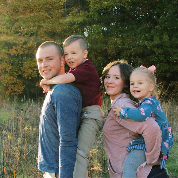 Meet your Posher, Heather - Picture 1 of 2